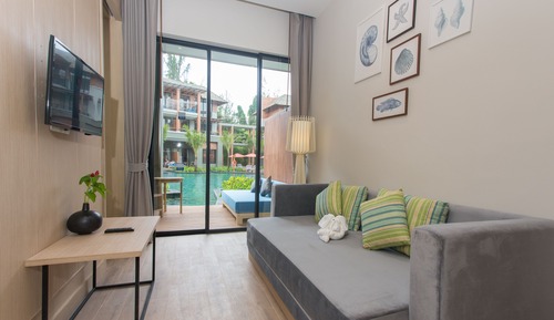 Deluxe Suite Pool Access with Jacuzzi