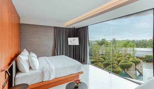 Superior Room, Pool View