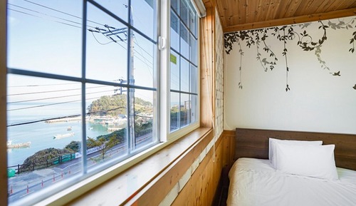 Room (Building B 202)