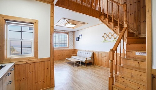 Room (Building B Room 201 (Duplex))
