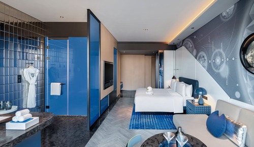 Room, 1 King Bed, Non Smoking, City View (Corner)