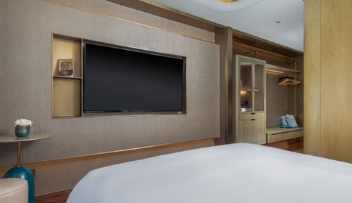 City View Queen Room