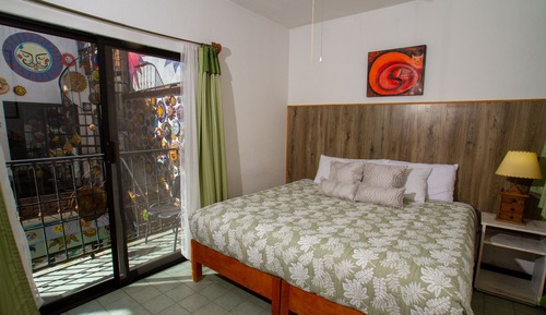 Standard Room, 1 King Bed, Kitchen, Courtyard View