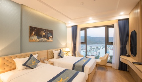Deluxe Room, Partial Sea View