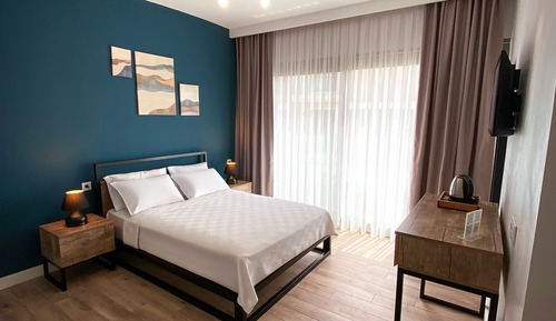 Standard Room, 1 Double Bed, Partial Sea View, Sea Facing