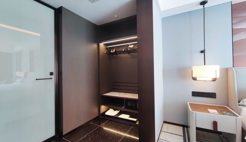 Swiss, Suite, 1 King Bed, City View