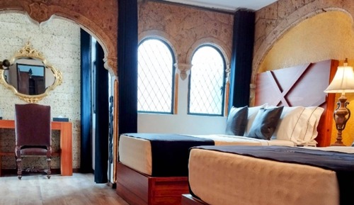 Suite with two beds