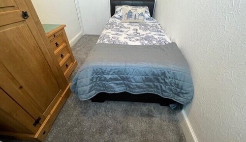Single Room, Shared Bathroom (Room 10, 3rd Floor)