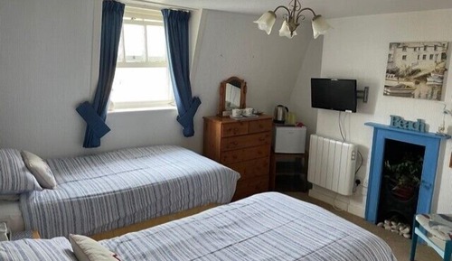 Twin Room, Ensuite (Room 9, 3rd Floor)
