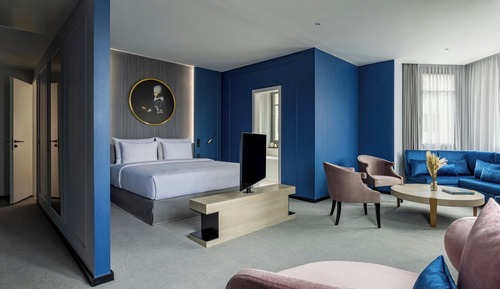 Suite, 1 King Bed, Non Smoking, Corner