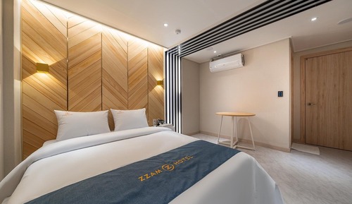 Room (STANDARD (1 PC Netflix Wave Disney+ t)