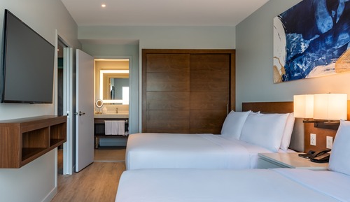 Room, 2 Queen Beds, Accessible (Mobility & Hearing, Roll-in Shower)