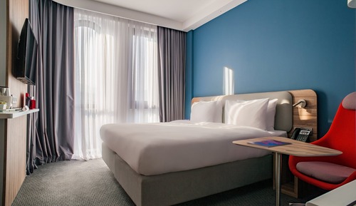 Standard Room, 1 King Bed, City View