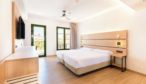 Studio Suite, Pool View (2 adults and 2 children)