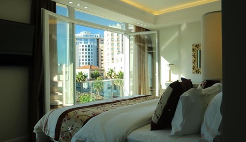 Suite, City View