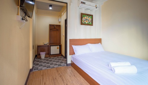 Standard Room, 1 Queen Bed