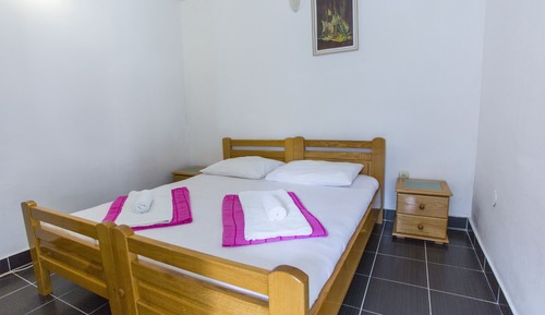 One bedroom apartment (2 adults) with terrace and sea view A2