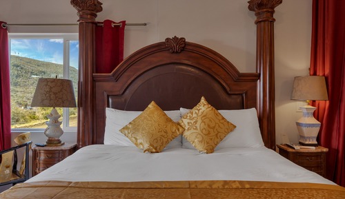 Elite Studio Suite, 1 King Bed, Jetted Tub, Lake View