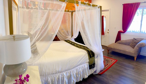 Signature Room, Refrigerator & Microwave, Mountainside