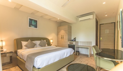 Winter Green Premium Room, Pool View
