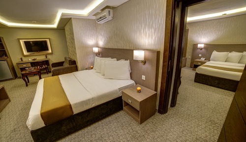 Deluxe Suite