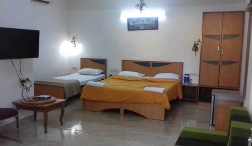 Deluxe Double Room (AC)