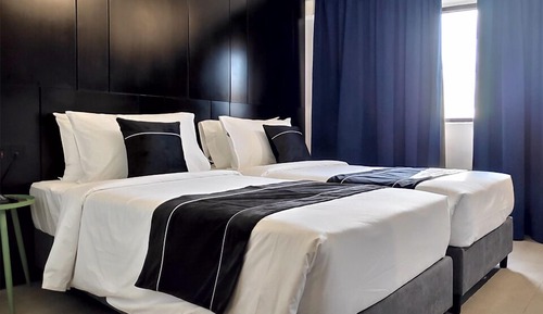 Amber Deluxe (1 Queen or 2 Single Beds)