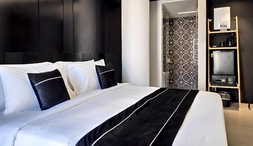 Cyan Premier (1 Queen or 2 Single Beds)