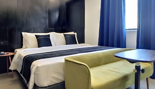 Magenta Standard (1 Queen or 2 Single Beds)