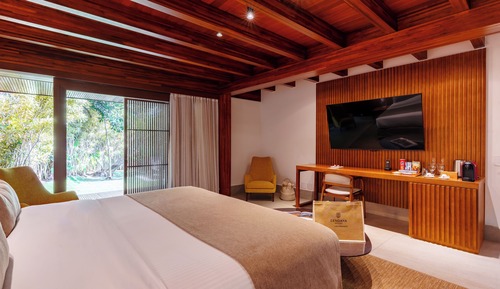 Deluxe Suite, Hot Tub, Garden View
