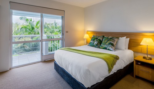 3 Bedrooms Apartment