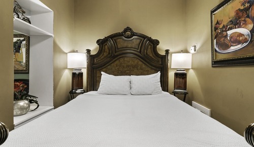 Comfort Room, 1 Queen Bed, Patio, Ground Floor