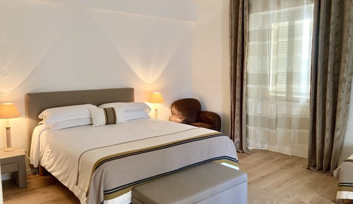 Junior Suite, Courtyard View