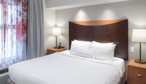 Room, 1 King Bed (Mobility/Hearing Access, Roll-In Shwr)