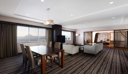 Deluxe Suite, 2 Twin Beds, Sea View