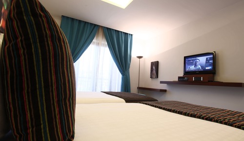 Executive Suite, 1 King Bed, Bathtub, Mountain View