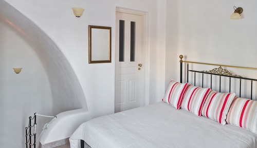 Honeymoon Suite, Sea View