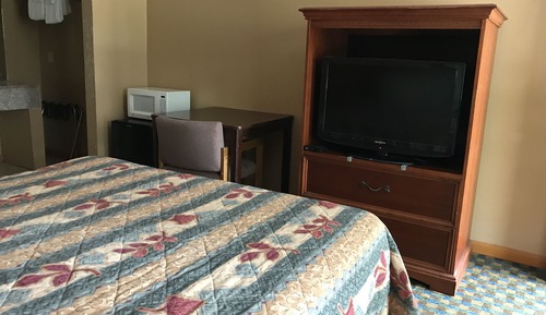 1 Queen Bed, Smoking