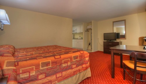 Traditional Studio, 1 King Bed, Kitchenette