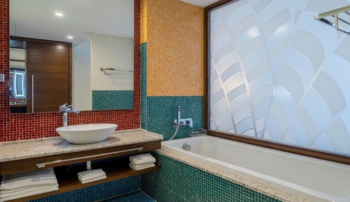 Deluxe Room, 1 King Bed, Garden View