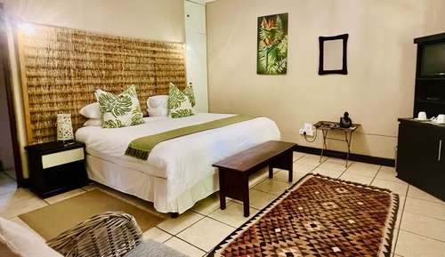 Family Room, 2 Bedrooms, 2 Bathrooms, Pool View