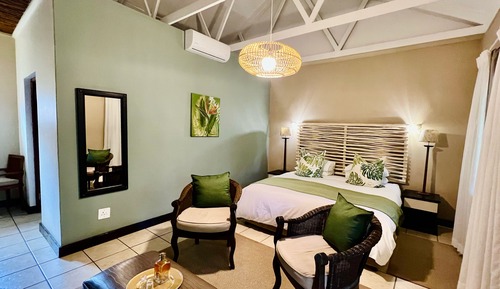 Signature Double or Twin Room, 1 Bedroom, Ensuite, Poolside