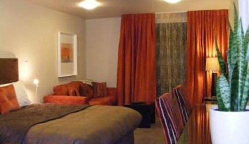 Deluxe Suite, Jetted Tub