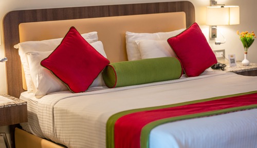 Deluxe Room, 1 Queen Bed, Garden View