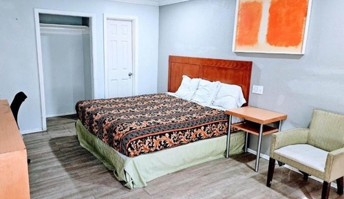 Room, 1 King Bed, Smoking
