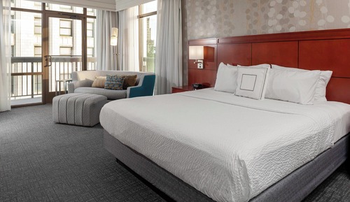 Room, 1 King Bed with Sofa bed, Non Smoking, Corner (Balcony)