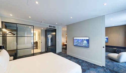 Deluxe Suite, 1 King Bed, Balcony, Park View