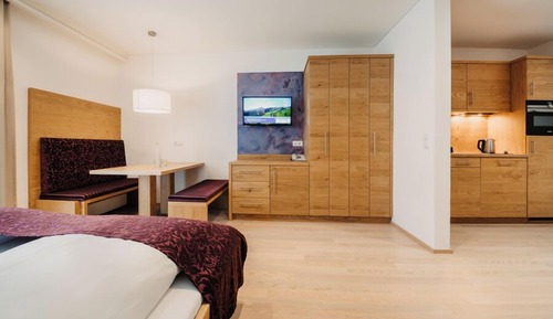 Studio Suite, Balcony (Amethyst Komfort)