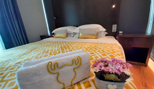 2-Bedroom Executive King Suite with Balcony and Genting View