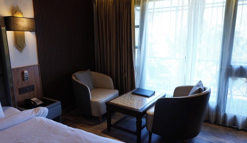 Deluxe Room Valley Facing
